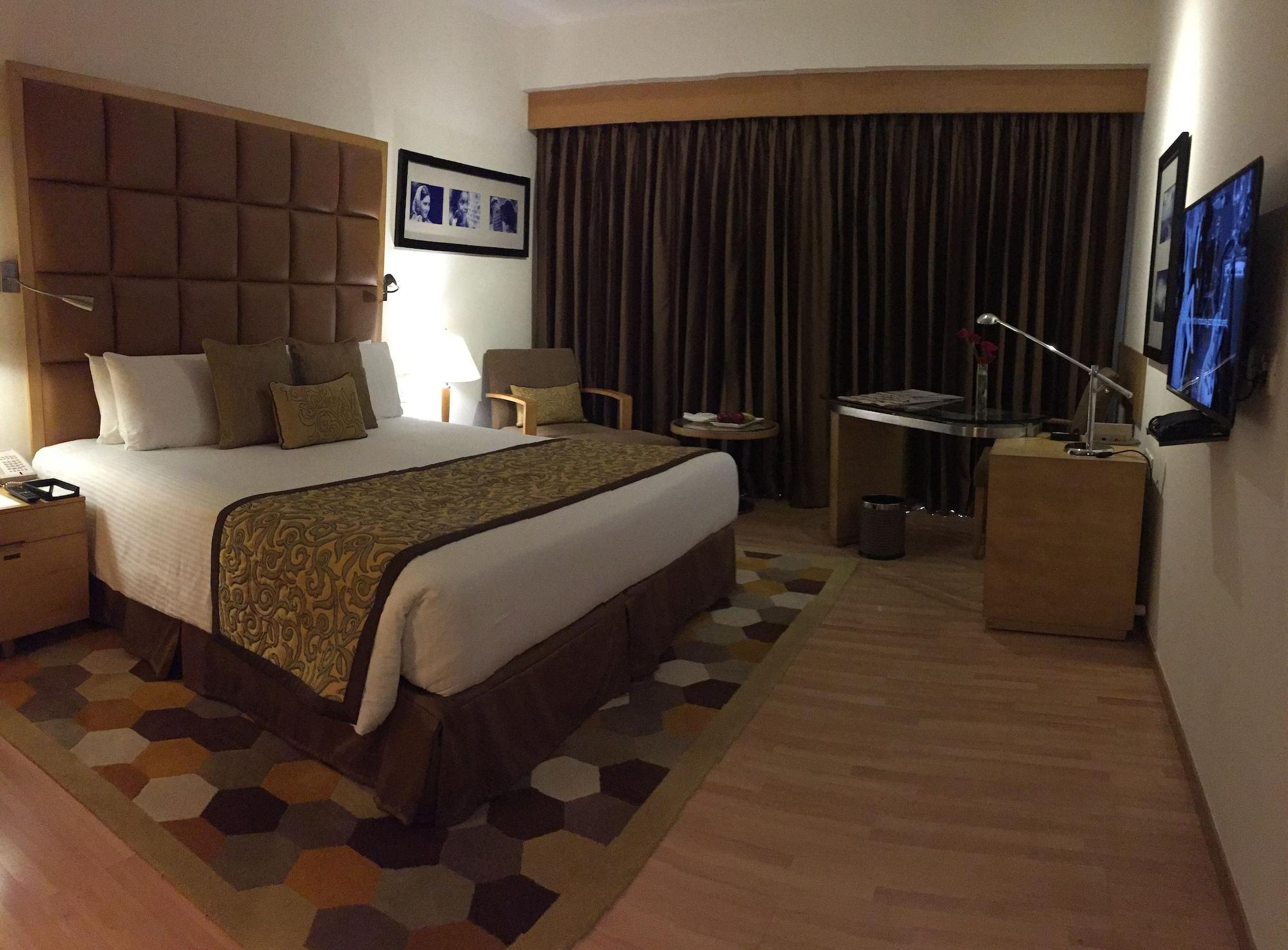 Taj Chandīgarh Zewnętrze zdjęcie A room at the Taj Bengal