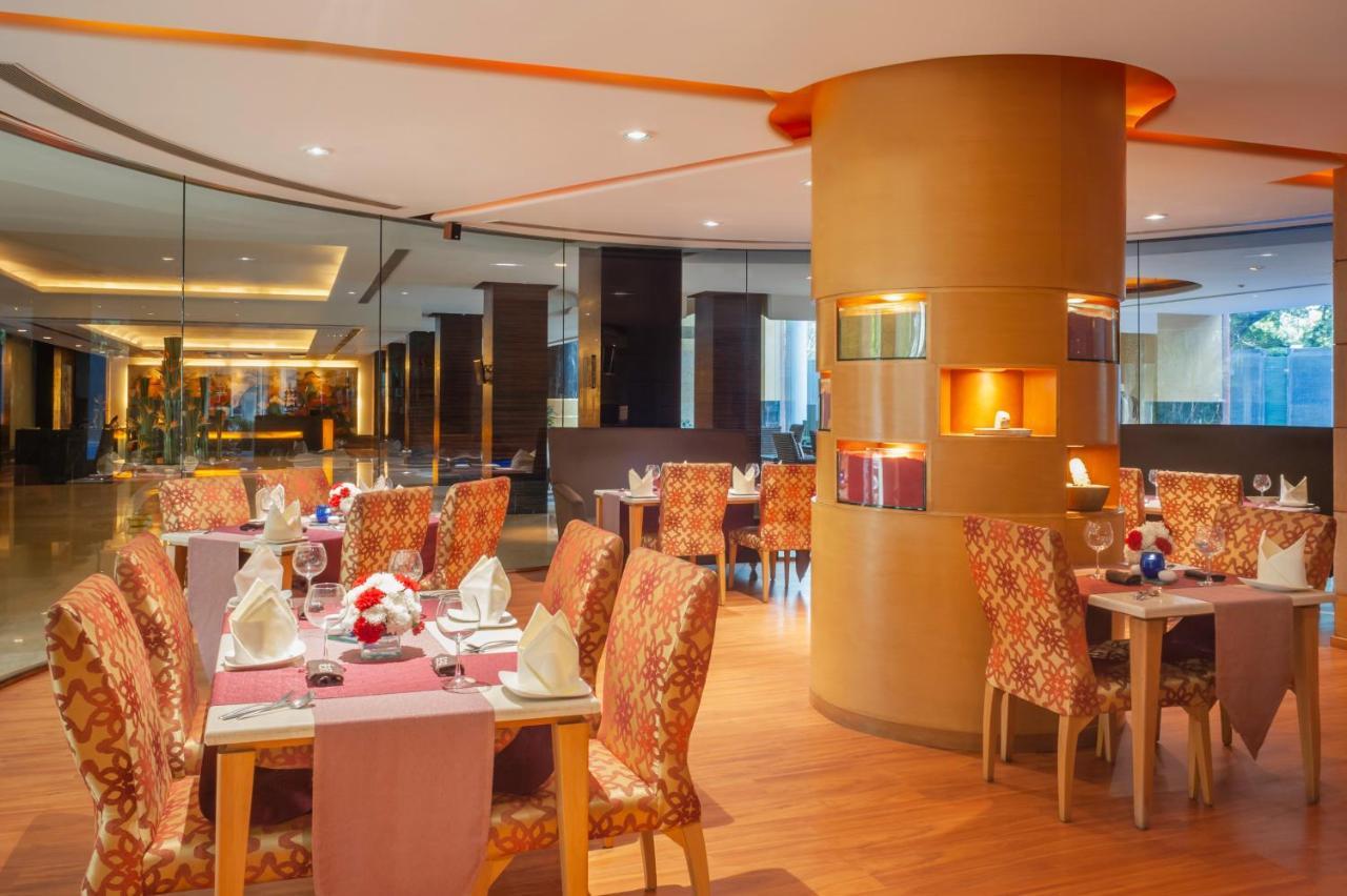Taj Chandīgarh Zewnętrze zdjęcie The restaurant