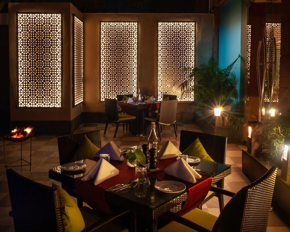 Taj Chandīgarh Zewnętrze zdjęcie The restaurant