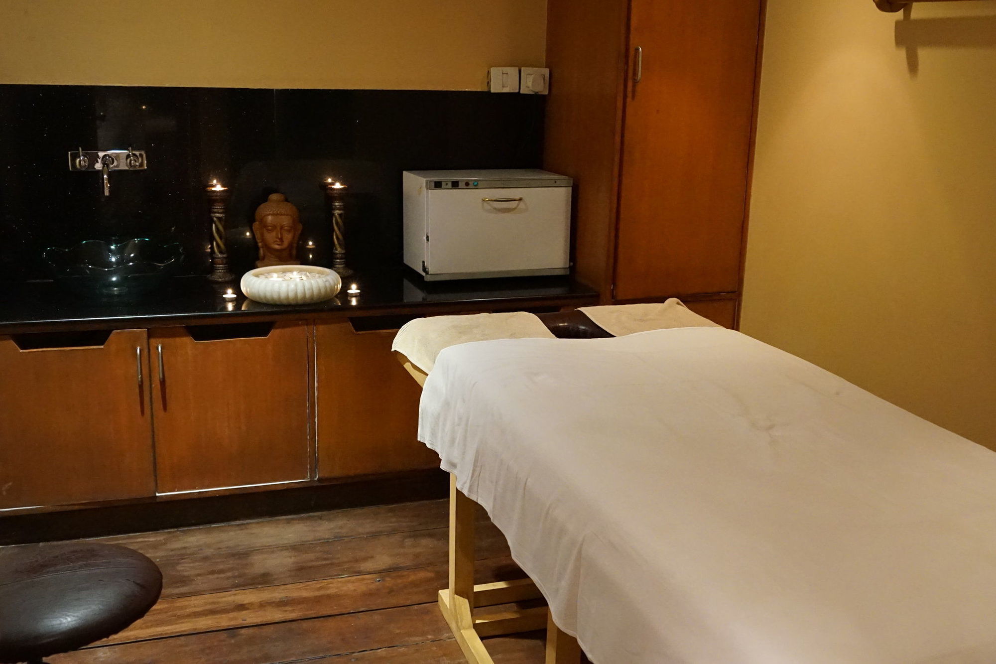 Taj Chandīgarh Zewnętrze zdjęcie A massage bed