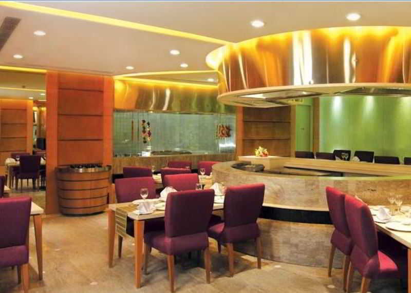 Taj Chandīgarh Zewnętrze zdjęcie The restaurant