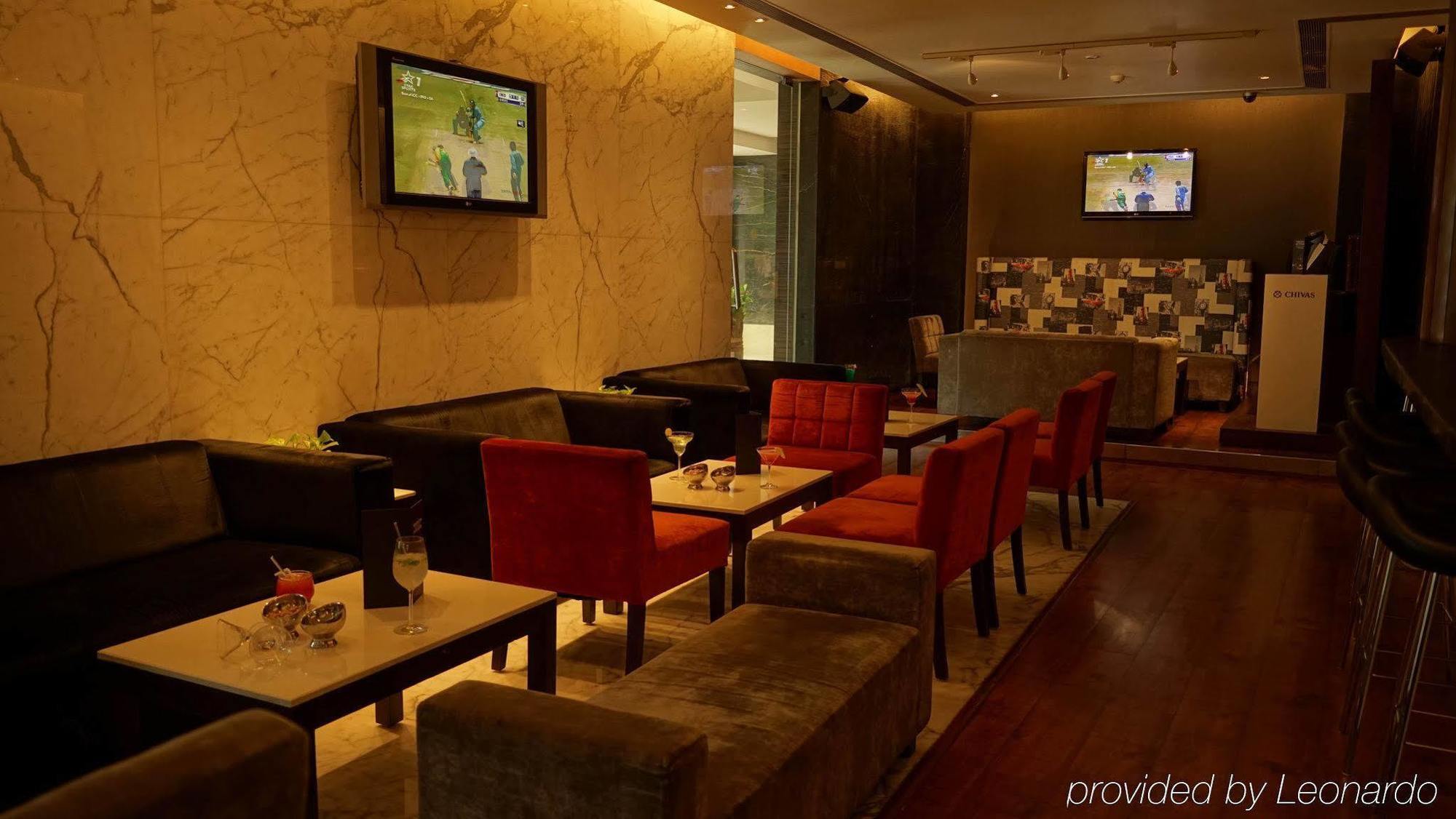 Taj Chandīgarh Zewnętrze zdjęcie The lounge at the airport